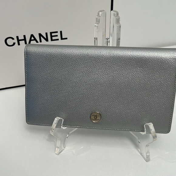 Chanel Silver Long Wallet Authentic 10572753 in Prestine condition - Picture 13 of 16